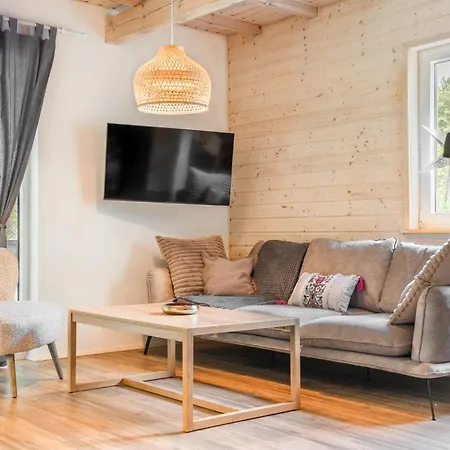 Holiday home Dom Na Mazurach Nad Jeziorem Isag Pora Jeziora